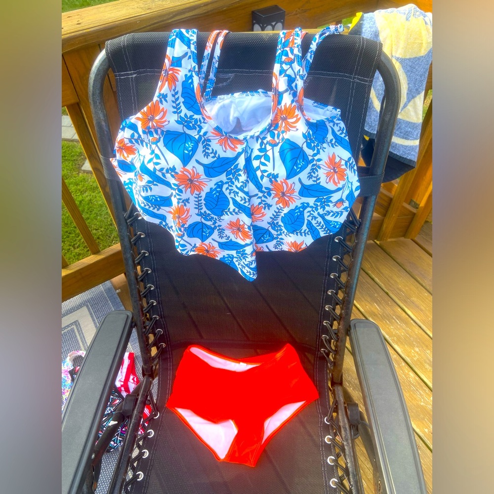 High waist bottoms 2 piece bathing suit. Worn once!